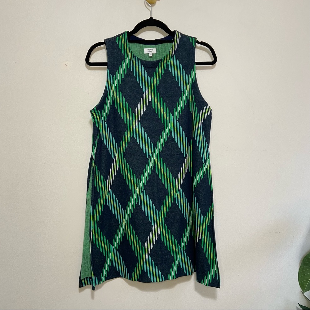 Crown & Ivy Green Navy Sleeveless Diamond Pattern Side Slit Tunic Top